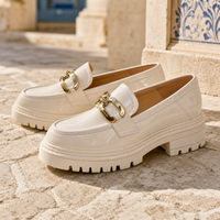 Mocassins À Plateforme En Cuir Verni Avec Chaîne Dorée Pour Femmes - Mediterranean Lifestyle