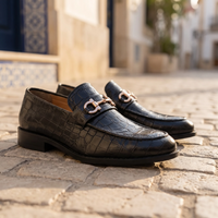 Mocassins Vernis Noir Et Doré Pour Hommes - Lifestyle — Mediterranean Editorial