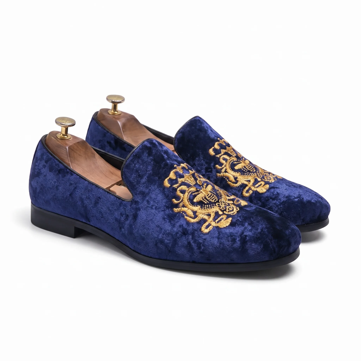 Mocassins Effet Velours Brillant Avec Broderie Fleurie Et Sequins - Studio — Front 3/4 Pair Image