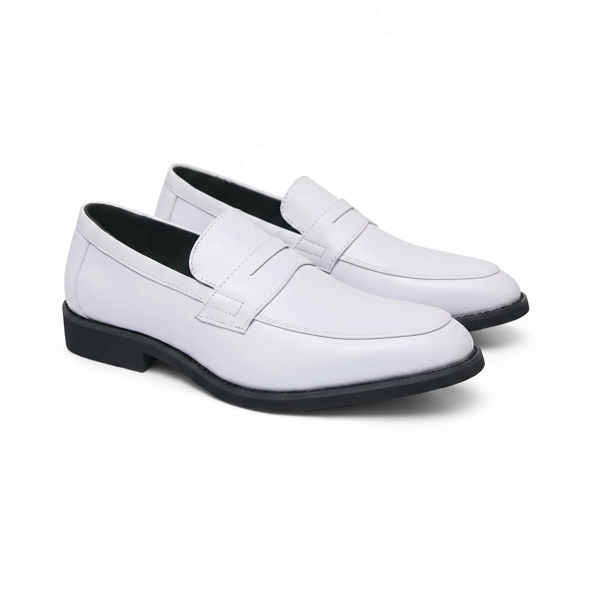 Mocassins En Cuir Synthétique Style Formel En Blanc Pour Hommes - Studio — Front 3/4 Pair Image