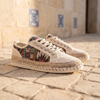 Mocassins Indiens En Toile - Lifestyle — Mediterranean Editorial