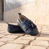 Mocassins À Glands Élégants Pour Bébé - Lifestyle — Mediterranean Editorial