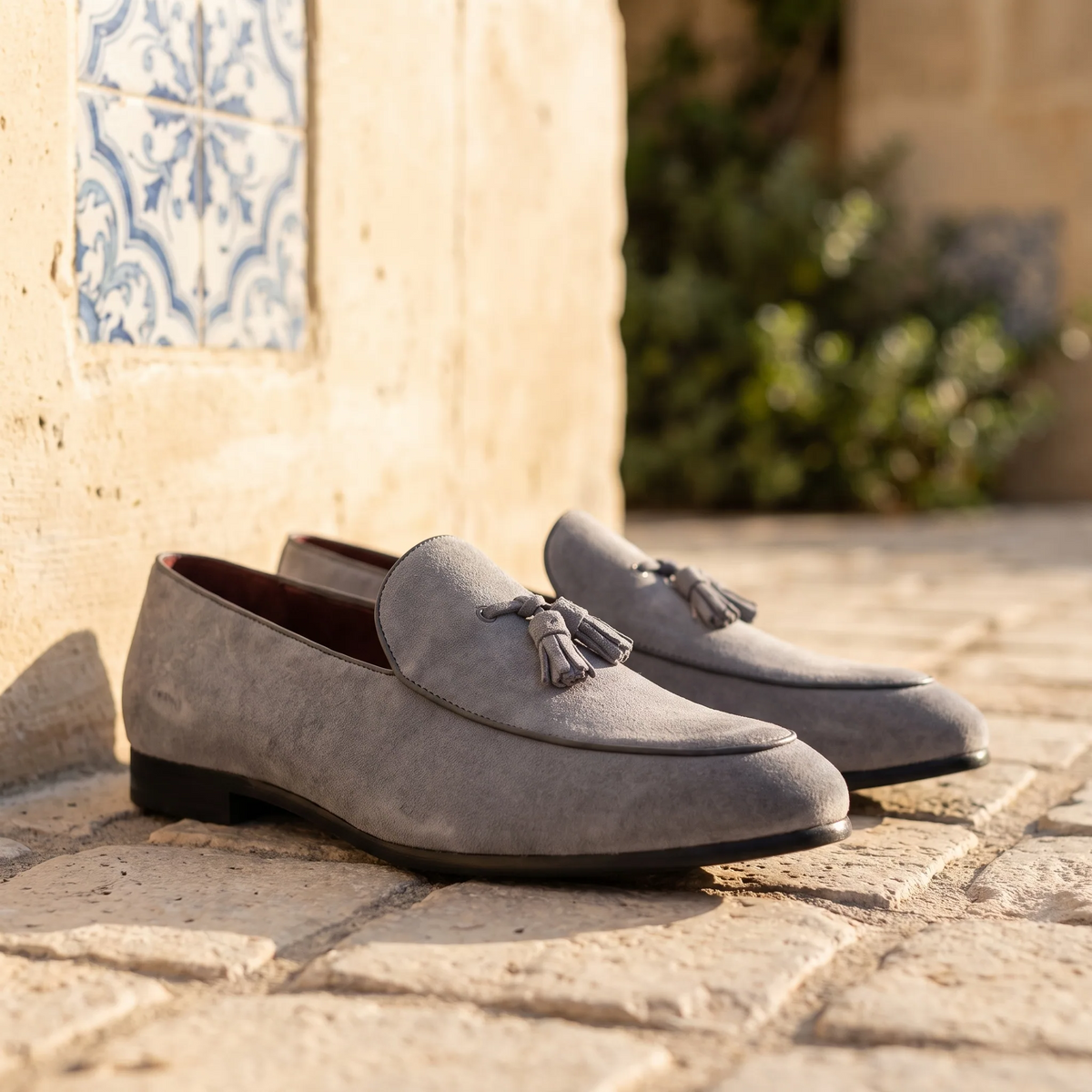 Mocassins En Daim Véritable Souple Et Classique À Glands Pour Homme - Lifestyle — Mediterranean Editorial