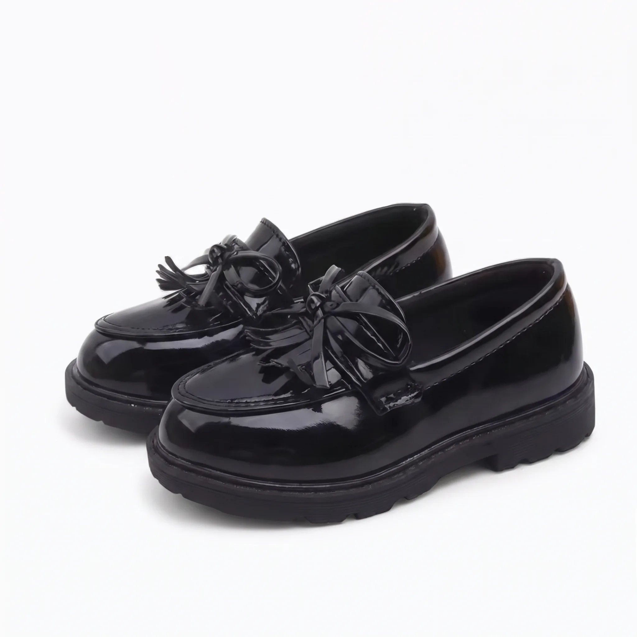 Mocassin Style Britannique Pour Filles - Studio — Front 3/4 Pair