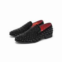 Mocassins Vernis Noirs Pour Hommes À Piques - Studio — Front 3/4 Pair
