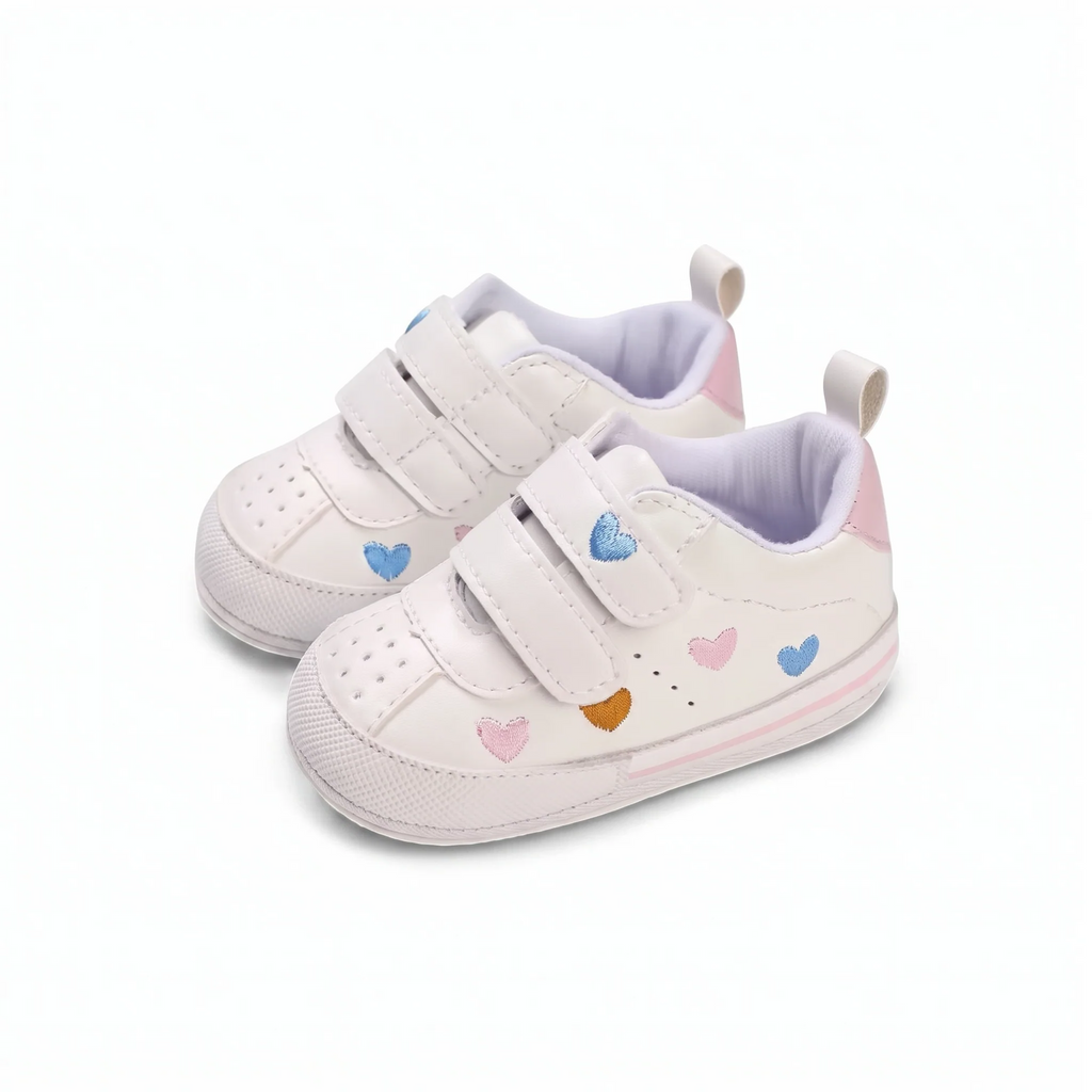 Mocassins Pour Bébé Fille À Motif Coeur - Studio — Front 3/4 Pair
