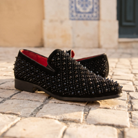 Mocassins Vernis Noirs Pour Hommes À Piques - Lifestyle — Mediterranean Editorial