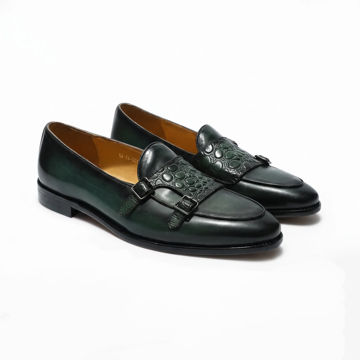 Mocassins Verts Pointus En Cuir Effet Croco - Studio — Front 3/4 Pair Image