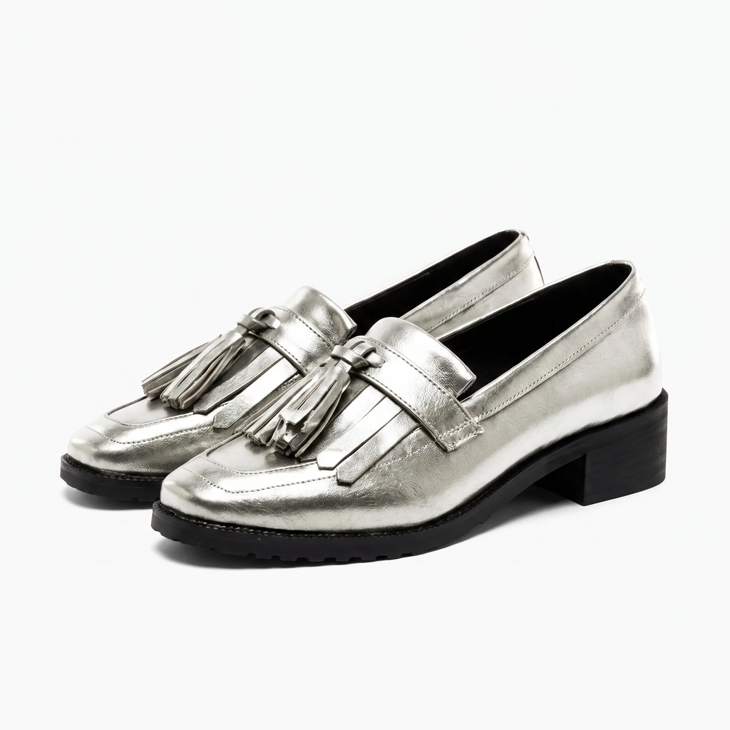 Mocassins À Gland Argentés Pour Femme En Cuir Véritable - Studio — Front 3/4 Pair
