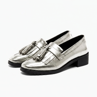 Mocassins À Gland Argentés Pour Femme En Cuir Véritable - Studio — Front 3/4 Pair