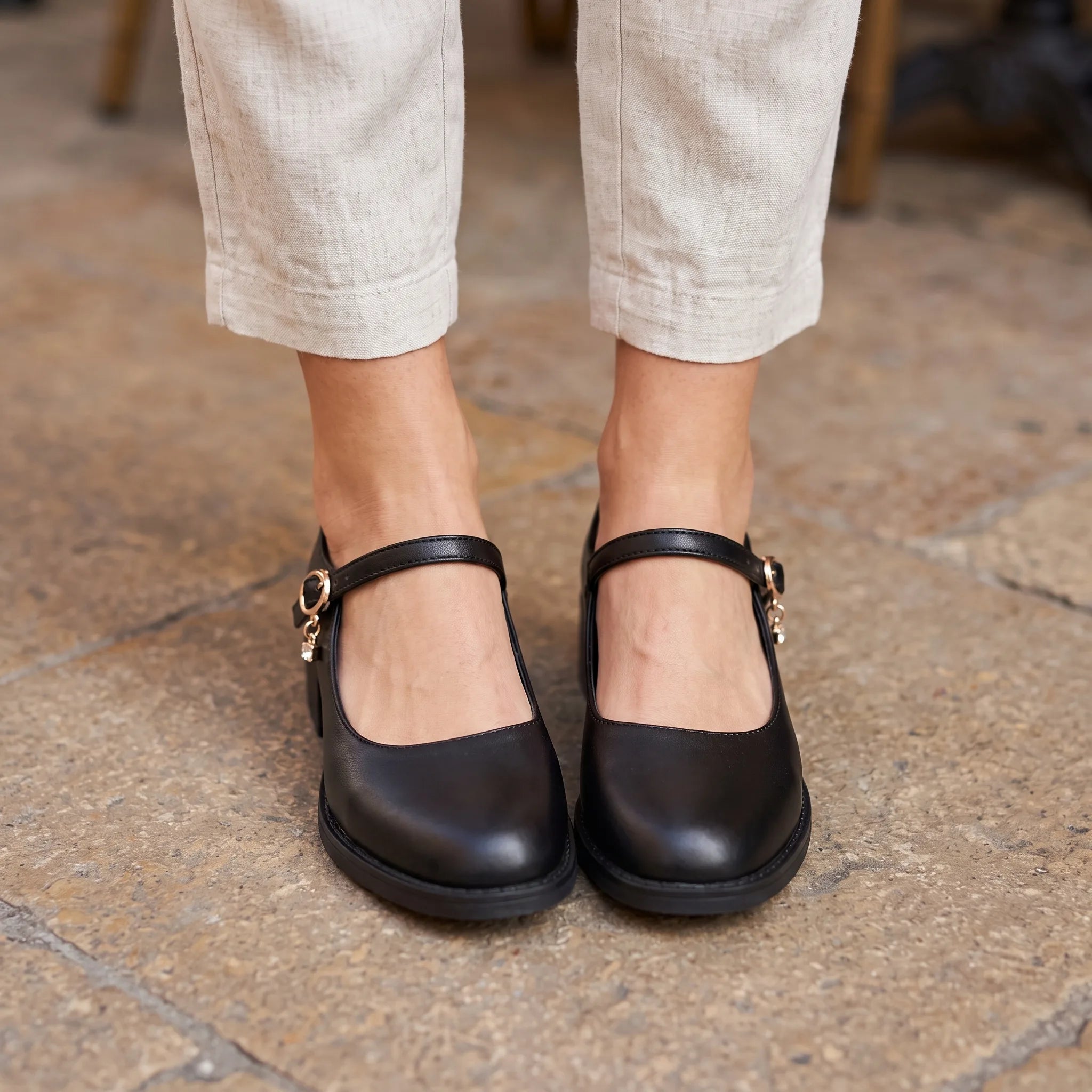 Mocassin À Talons Carrés Élégants - On-foot — Top-down Worn View Image