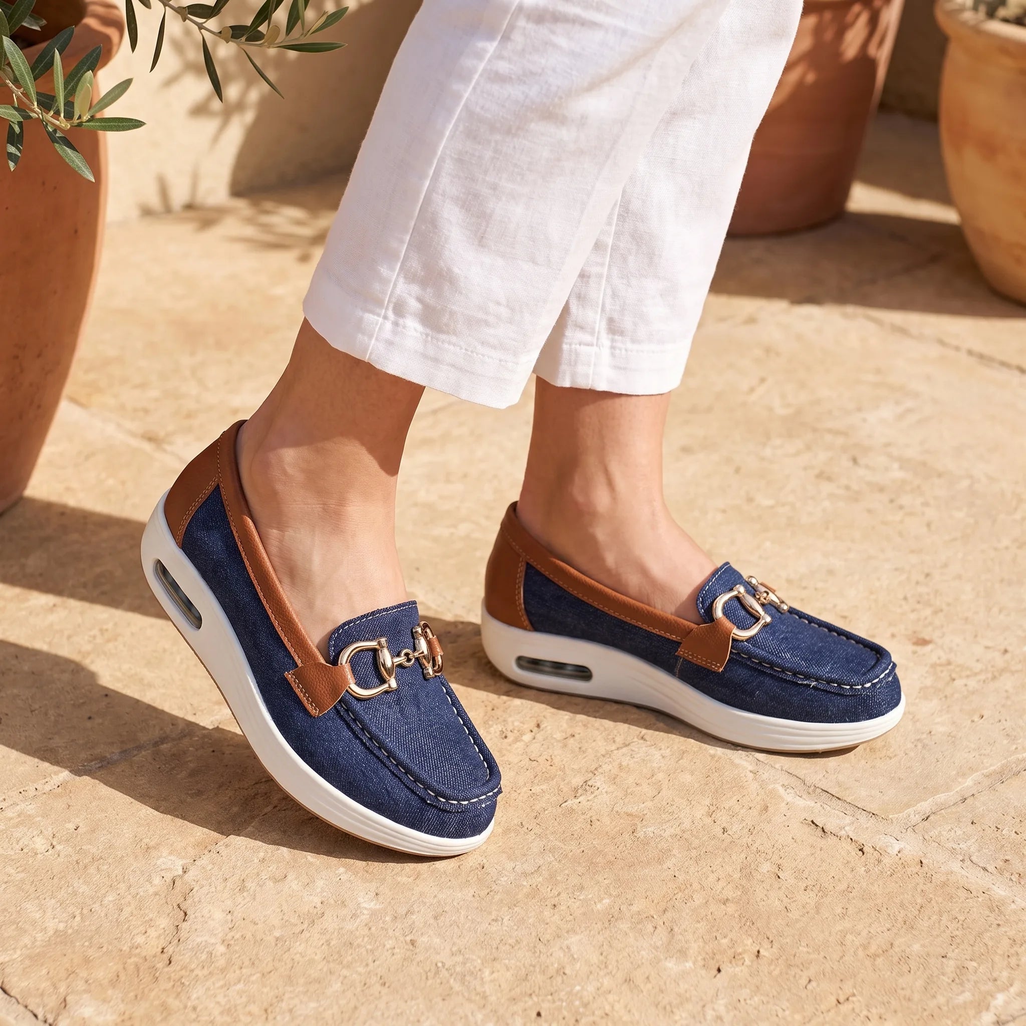 Mocassin Ballerine Avec Boucle Fine - On-foot — Top-down Worn View Image