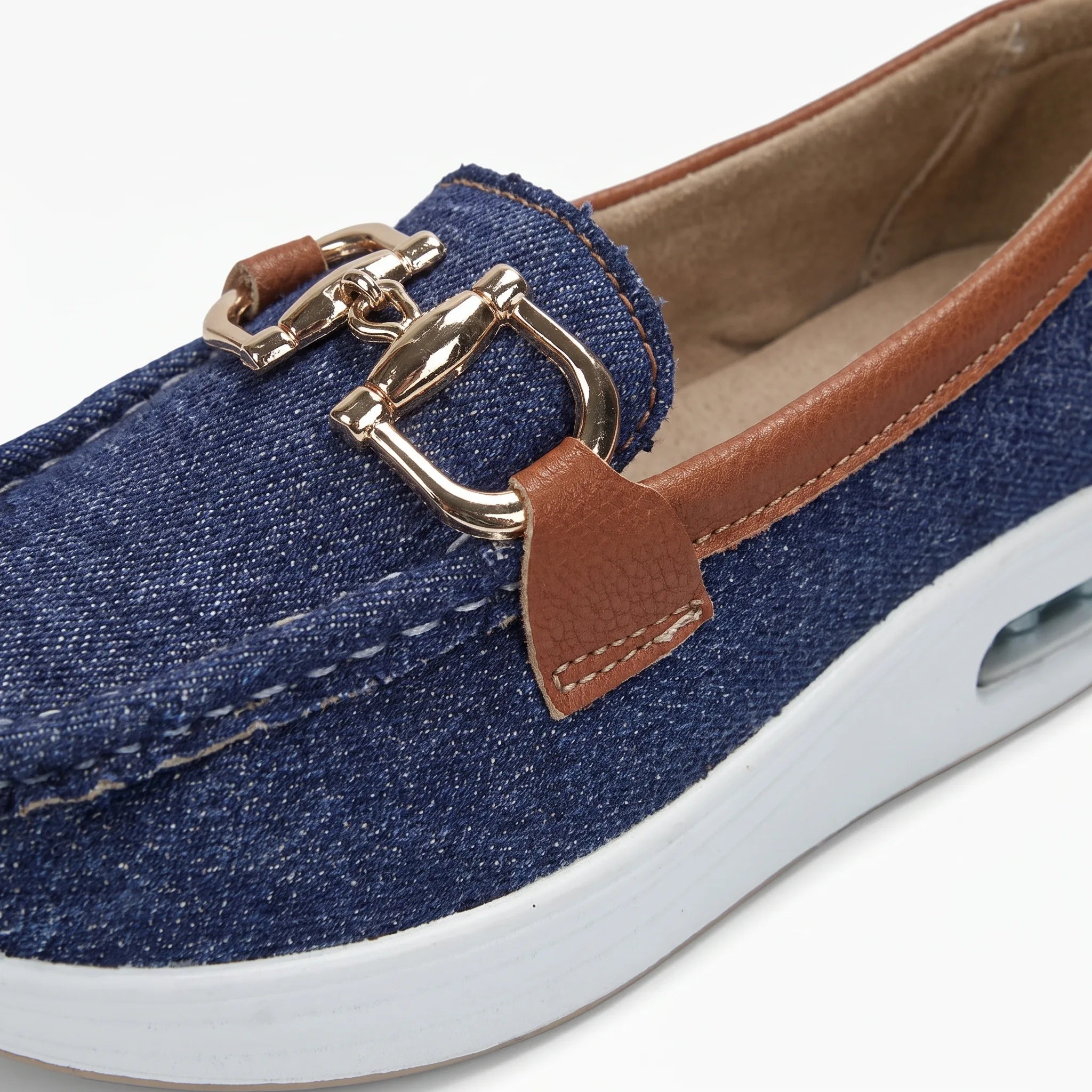 Mocassin Ballerine Avec Boucle Fine - Studio — Detail Close-up Image