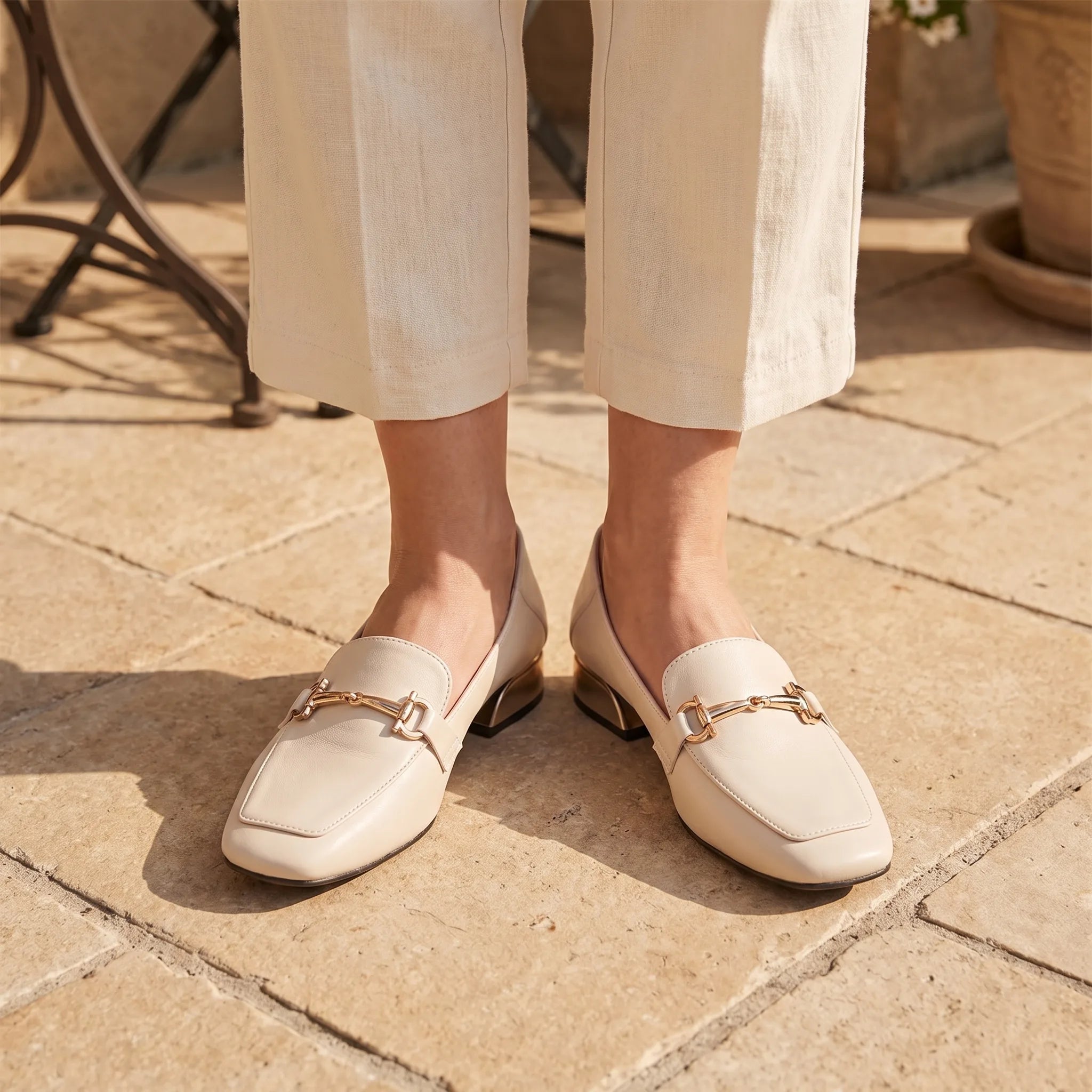 Mocassin Mary Jane Vernis À Talon Carré - On-foot — Top-down Worn View Image