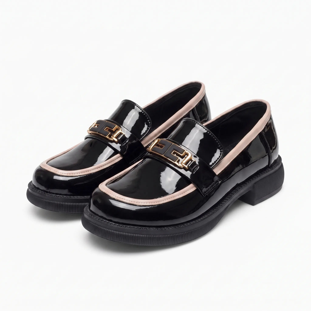 Mocassins À Bout Rond En Cuir Verni Pour Femmes - Studio — Front 3/4 Pair