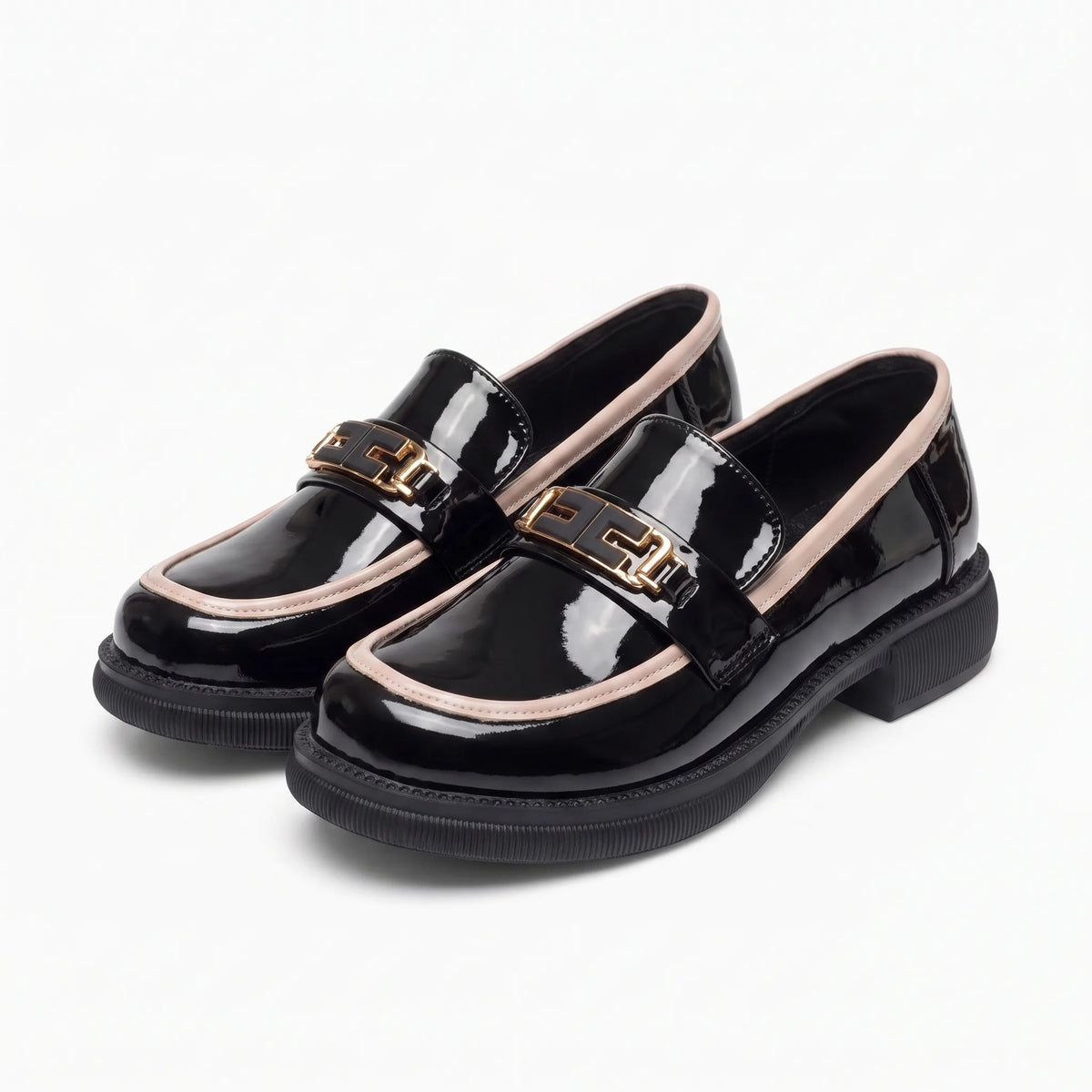Mocassins À Bout Rond En Cuir Verni Pour Femmes - Studio — Front 3/4 Pair