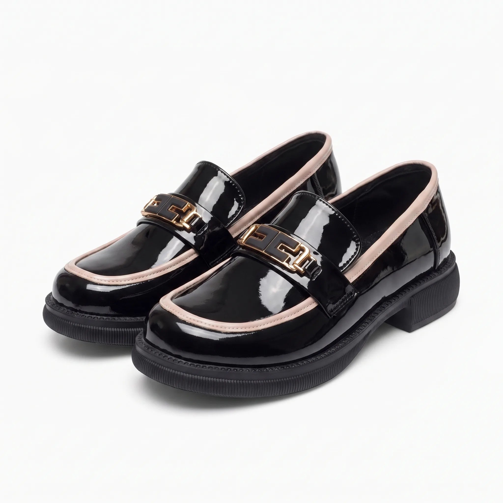 Mocassins À Bout Rond En Cuir Verni Pour Femmes - Studio — Front 3/4 Pair
