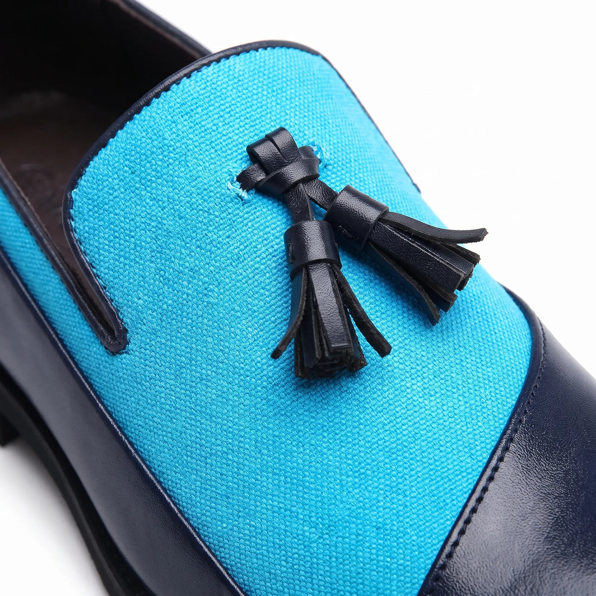 Mocassins À Gland En Daim Avec Plusieurs Couleurs Pour Hommes - Studio — Detail Close-up