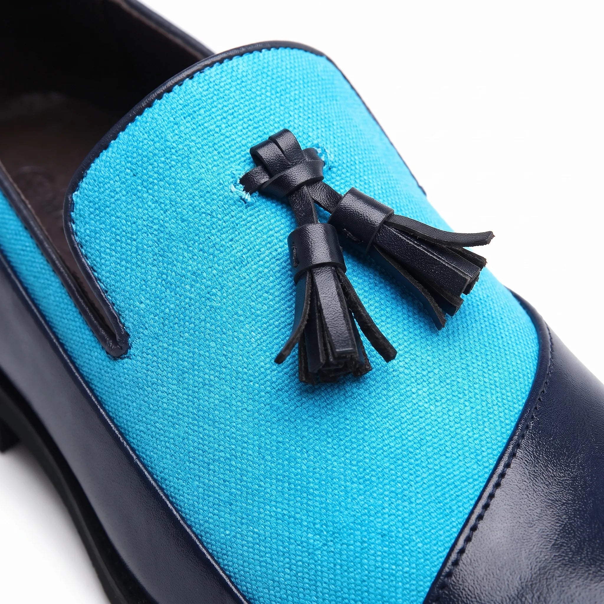 Mocassins À Gland En Daim Avec Plusieurs Couleurs Pour Hommes - Studio — Detail Close-up Image