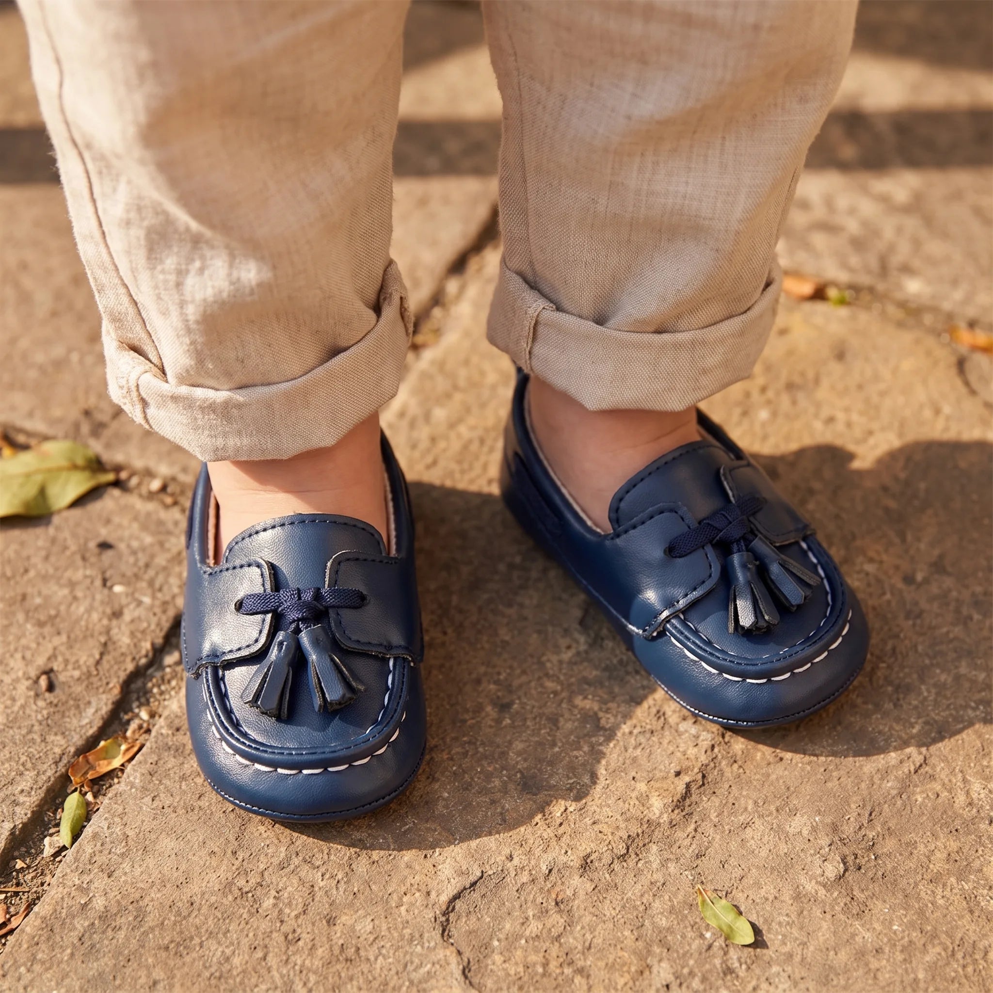 Mocassins À Glands Élégants Pour Bébé - On-foot — Top-down Worn View Image