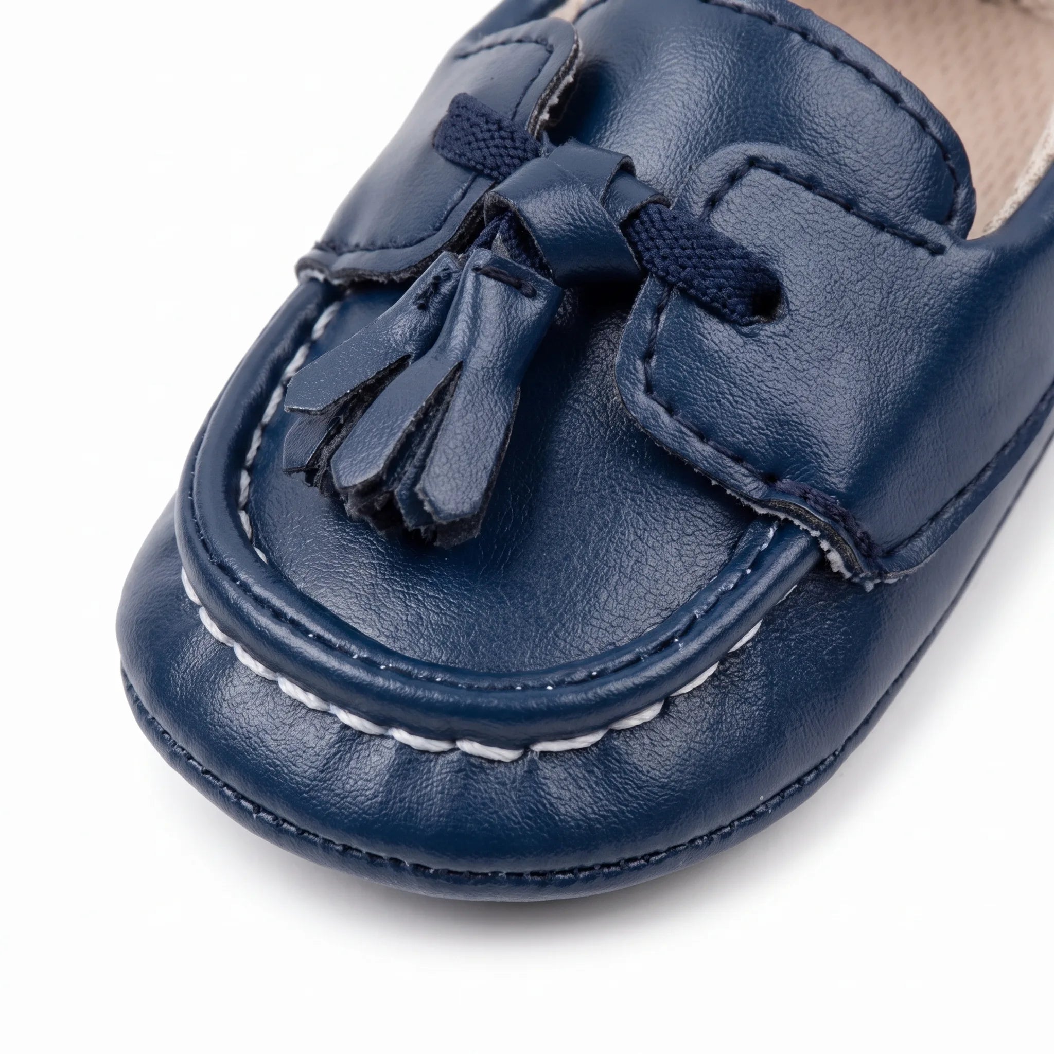 Mocassins À Glands Élégants Pour Bébé - Studio — Detail Close-up Image