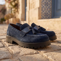 Mocassins À Glands En Daim Style Vintage - Lifestyle — Mediterranean Editorial