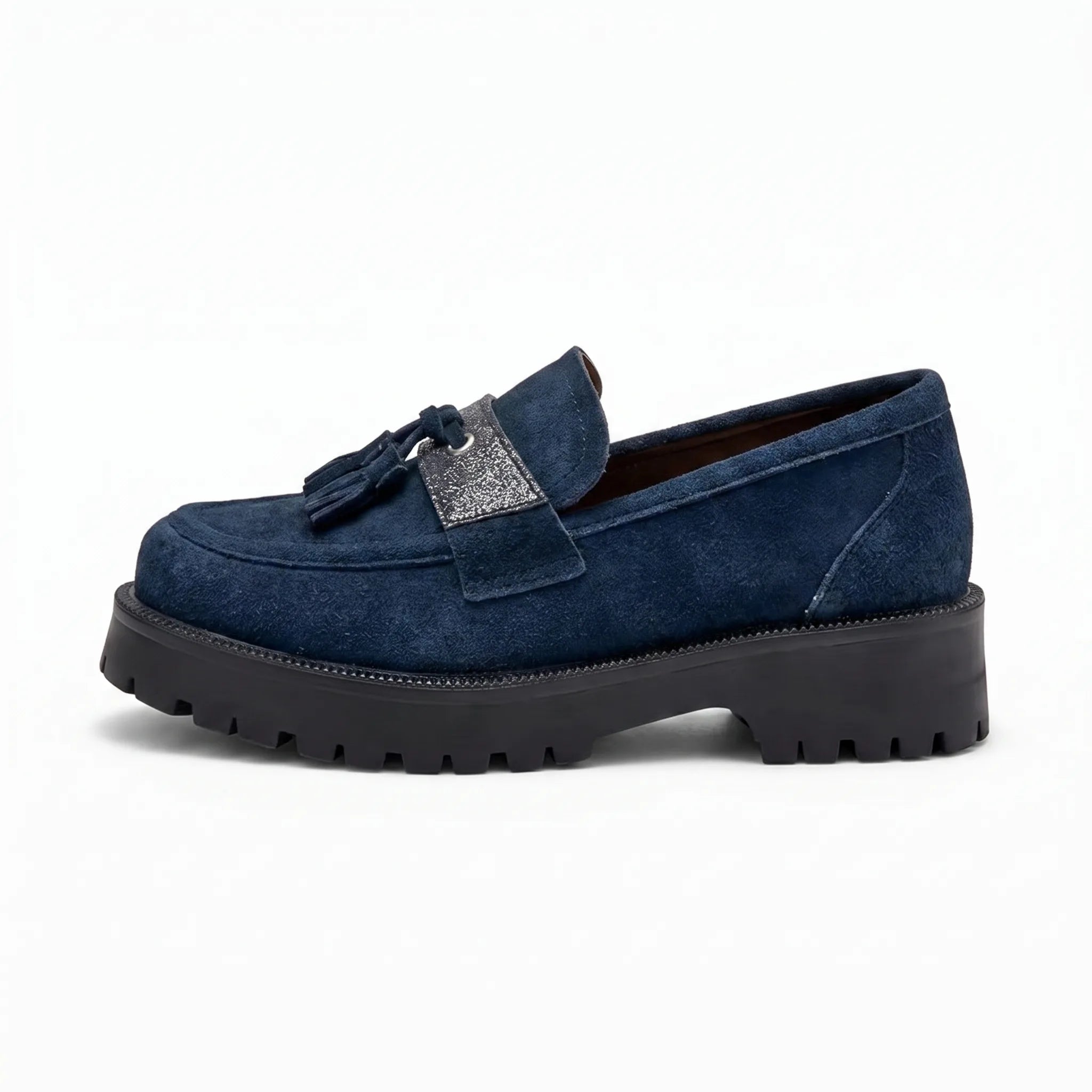 Mocassins À Glands En Daim Style Vintage - Studio — Side Profile