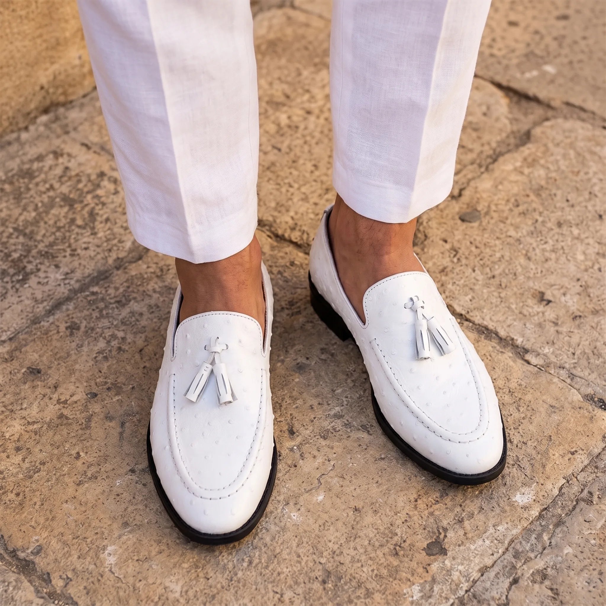 Mocassins À Glands Vernis Noir Et Blanc Pour Homme - On-foot — Top-down Worn View Image