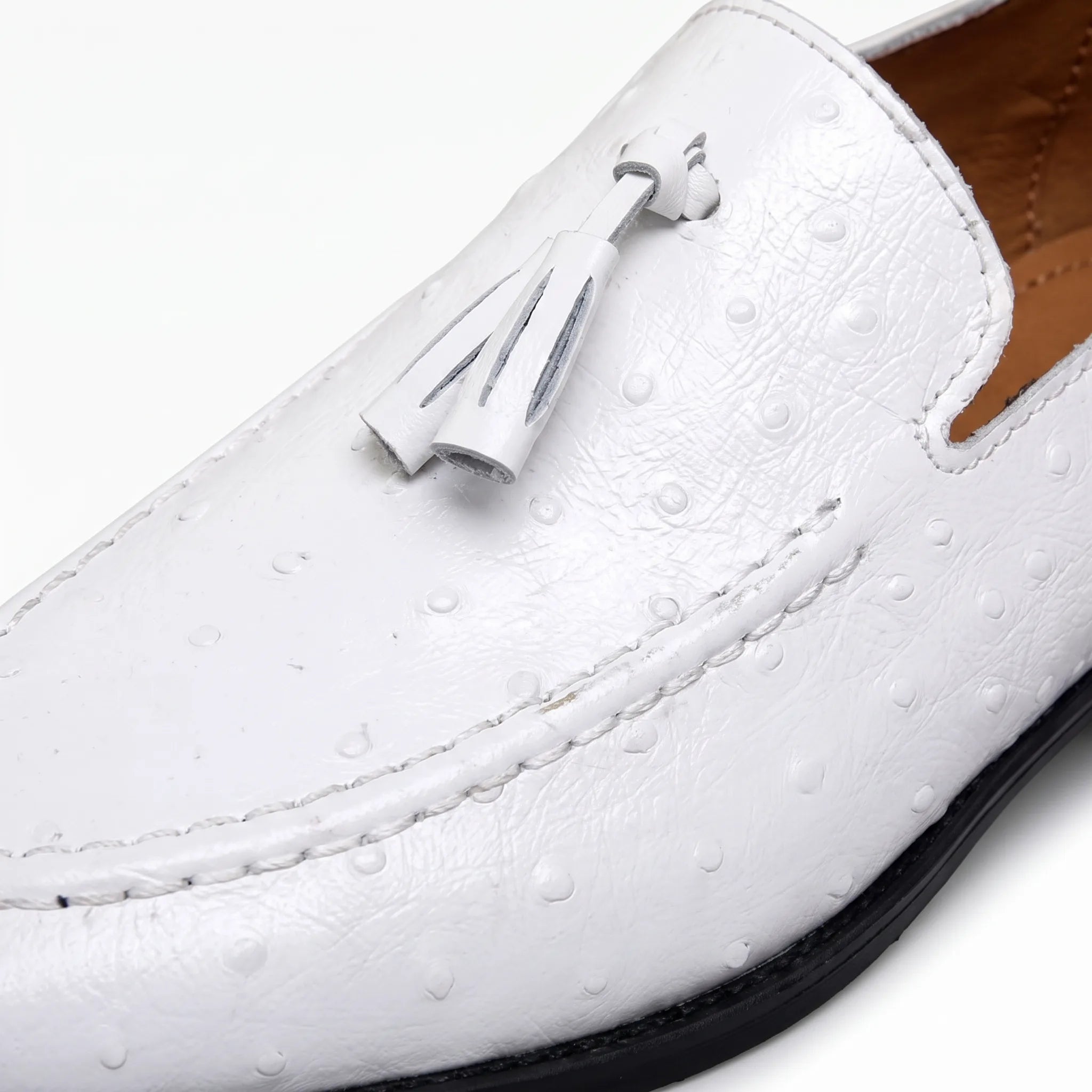 Mocassins À Glands Vernis Noir Et Blanc Pour Homme - Studio — Detail Close-up Image