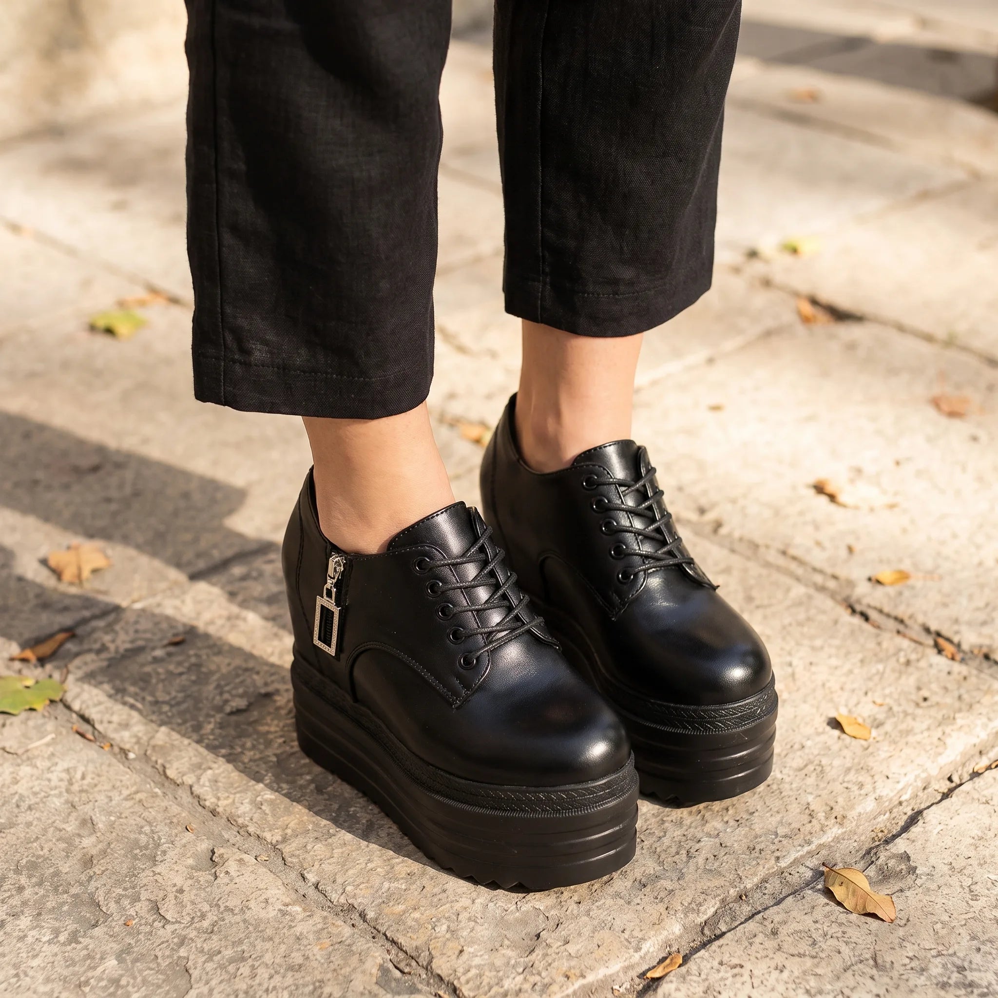 Mocassins À Plateforme Avec Fermeture Éclair Pour Femme - On-foot — Top-down Worn View Image