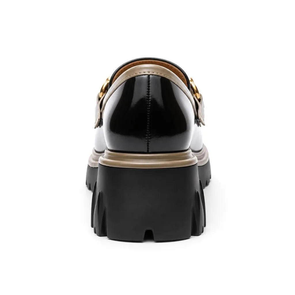 Mocassins À Plateforme Avec Une Chaîne Dorée Étincelante Pour Femmes - Studio - Behind view