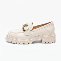 Mocassins À Plateforme En Cuir Verni Avec Chaîne Dorée Pour Femmes - Studio — Side Profile