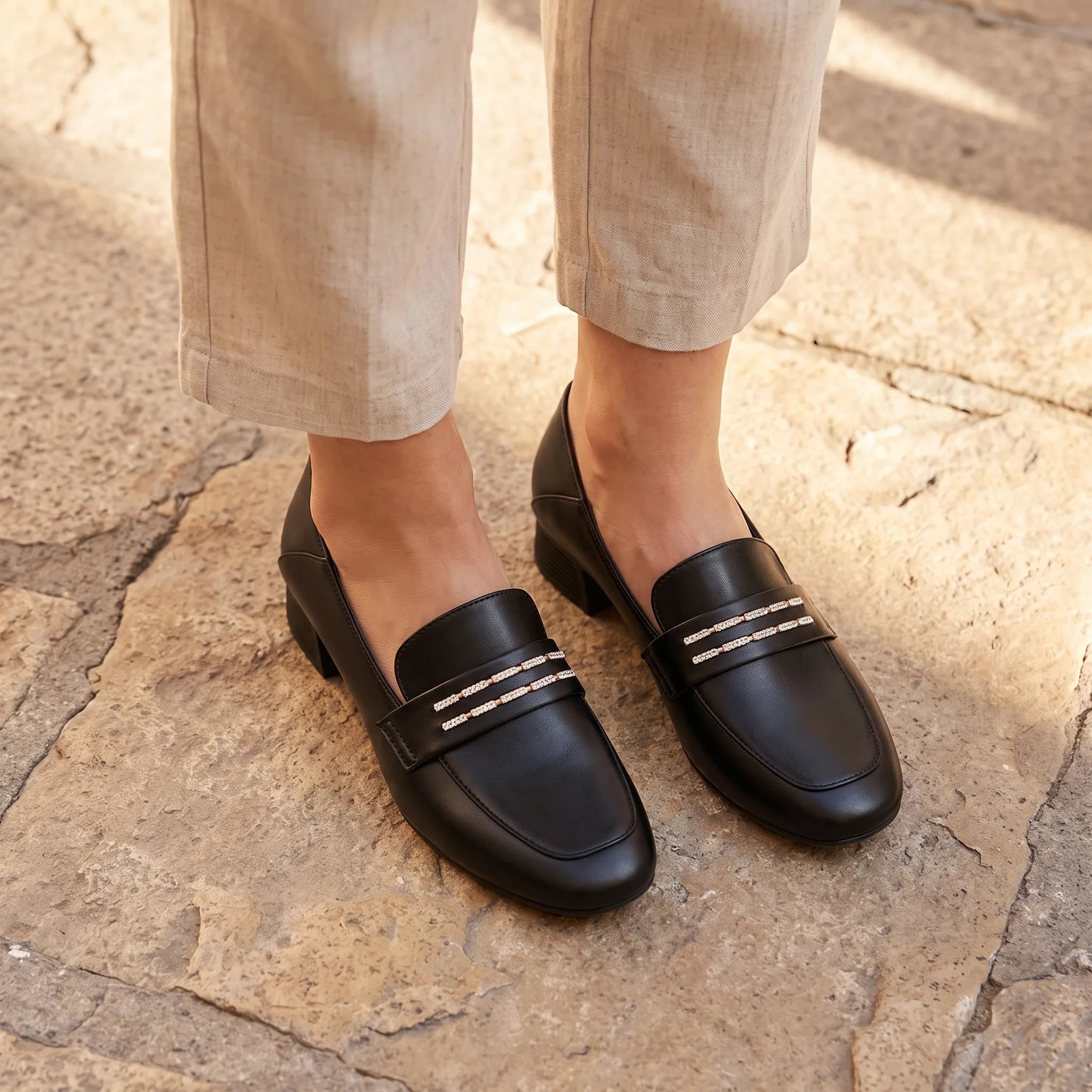 Mocassins À Talon Carré Avec Une Semelle En Cuir Régénéré - On-foot — Top-down Worn View Image