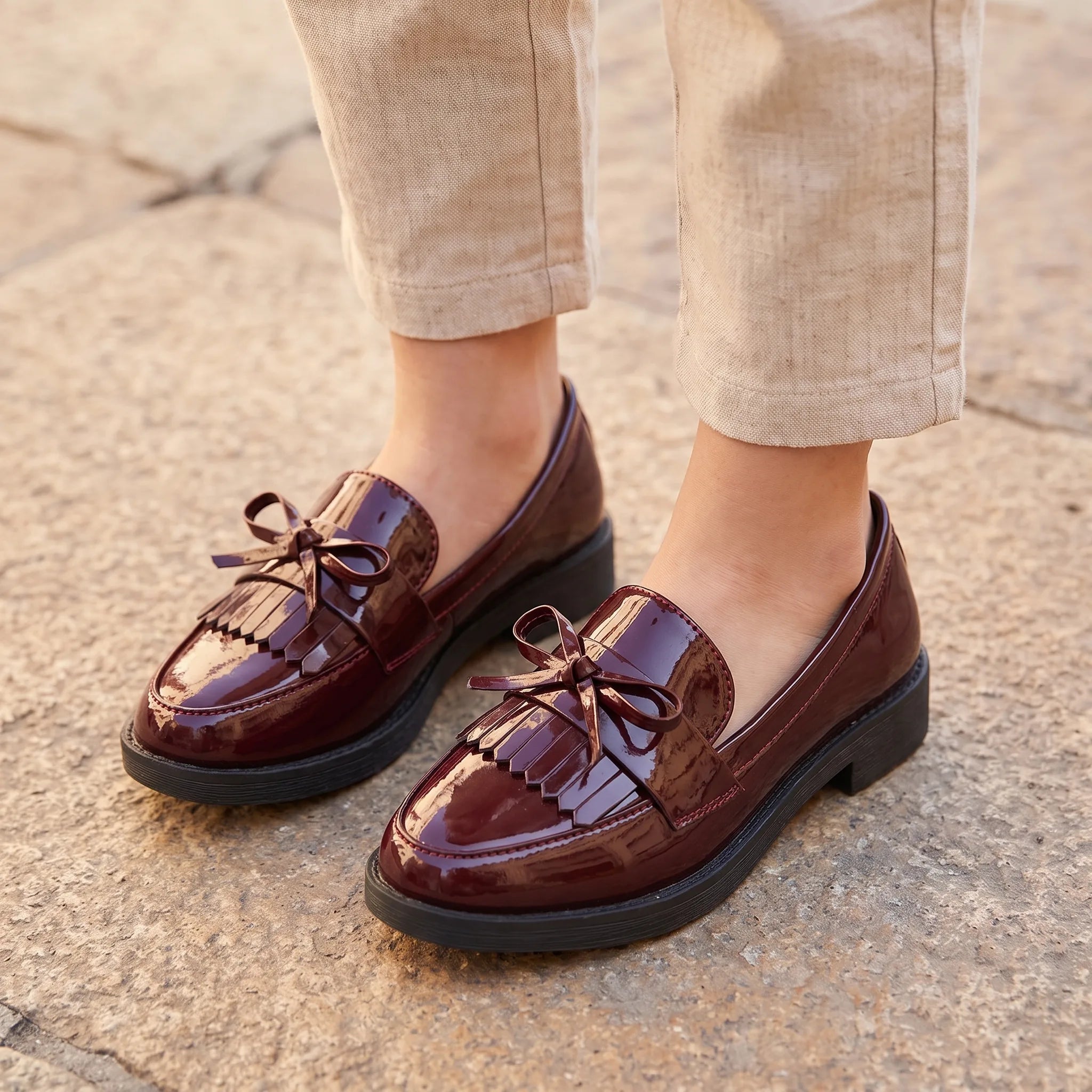 Mocassins À Talons Carrés Avec Frange Dans Le Style Vintage - On-foot — Top-down Worn View Image