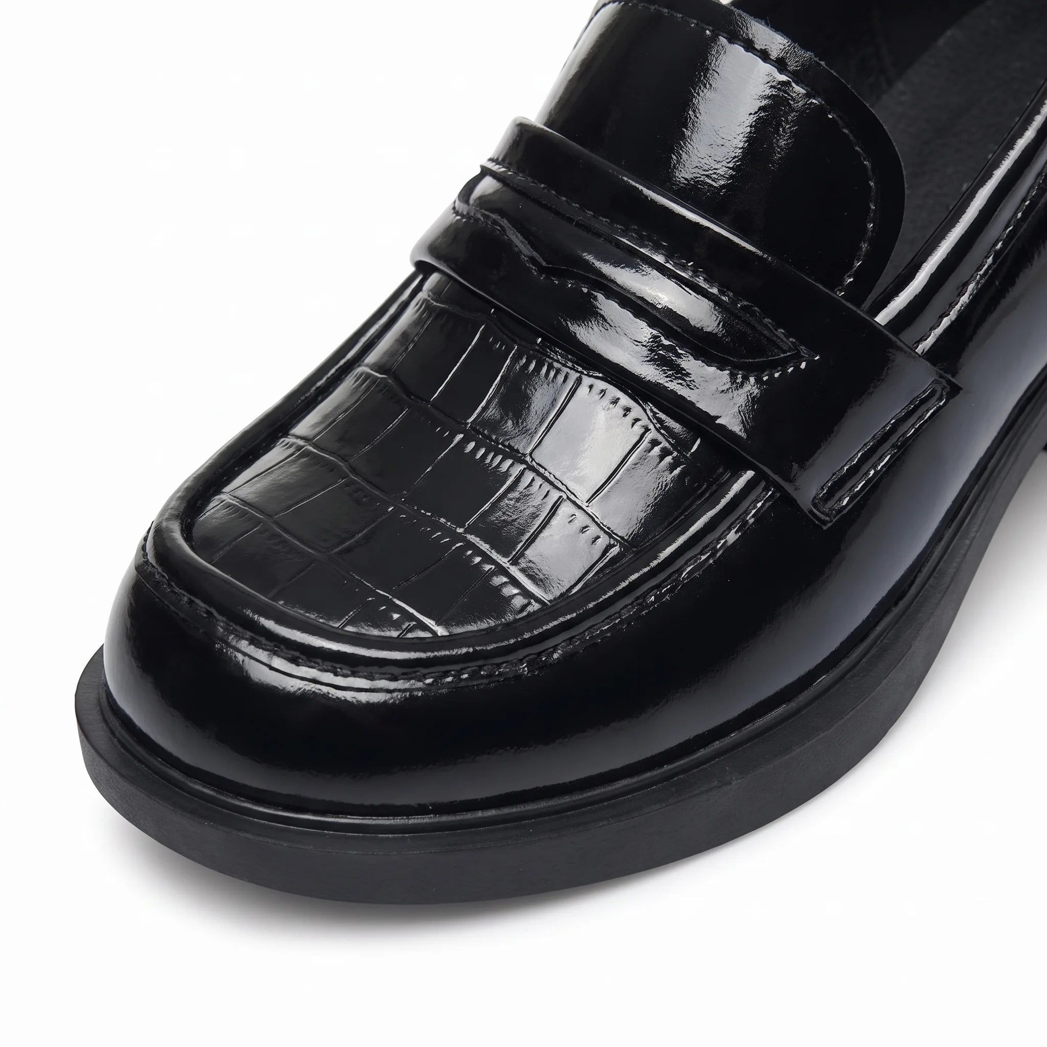 Mocassins À Talons En Cuir Verni Pour Femmes - Studio — Detail Close-up Image