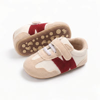 Mocassins Avec Un Design De Baseball Pour Bébé - Studio — Front 3/4 Pair