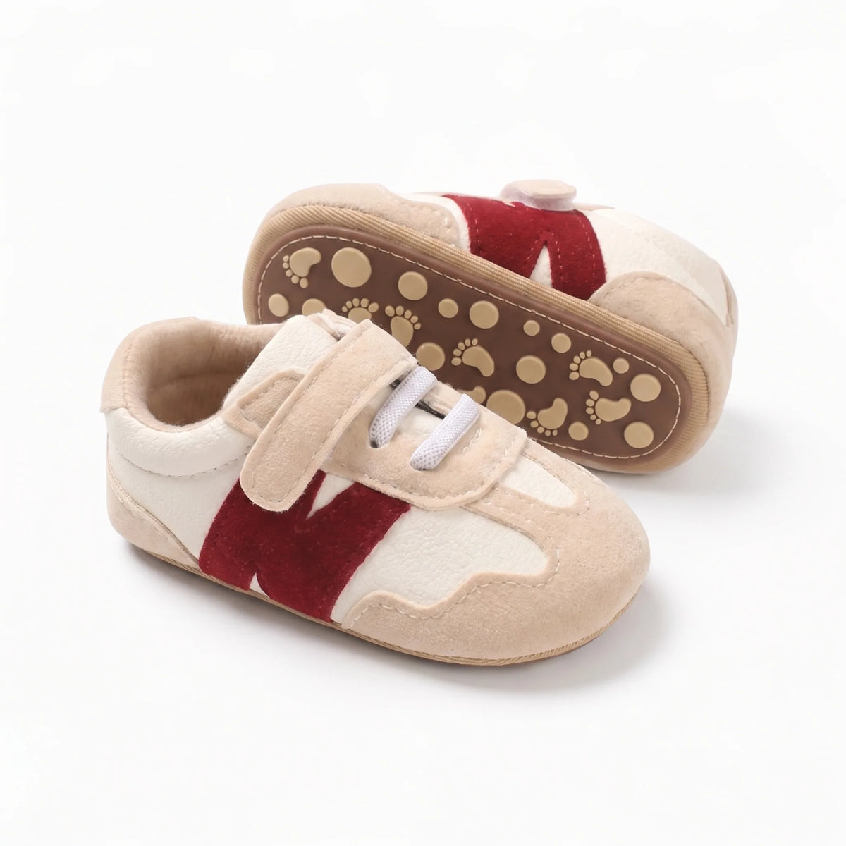 Mocassins Avec Un Design De Baseball Pour Bébé - Studio — Front 3/4 Pair Image