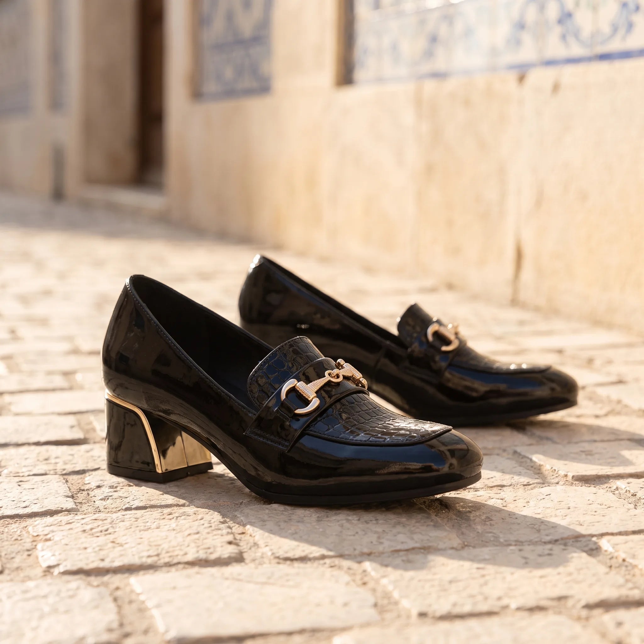 Mocassins Carrés En Cuir Véritable Pour Femmes - Lifestyle — Mediterranean Editorial