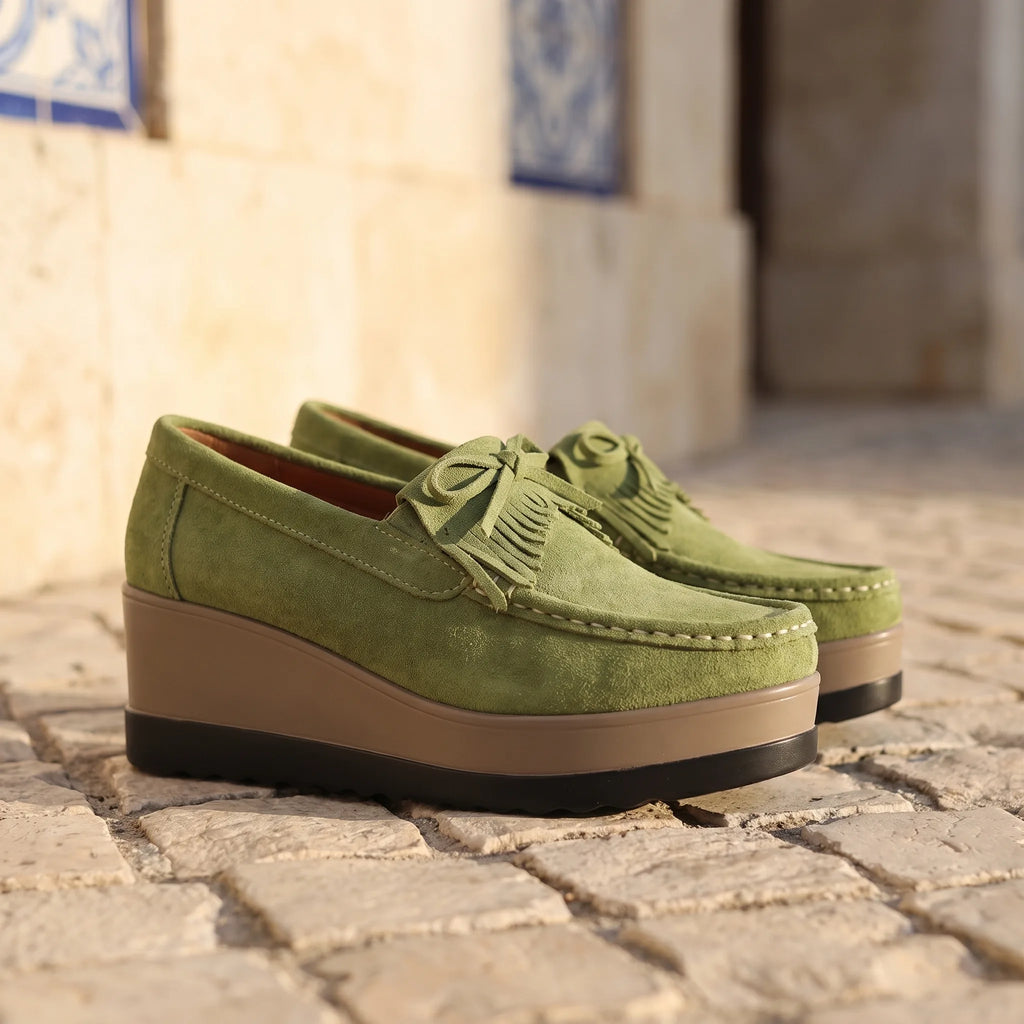 Mocassins Compensés À Franges En Daim - Lifestyle — Mediterranean Editorial