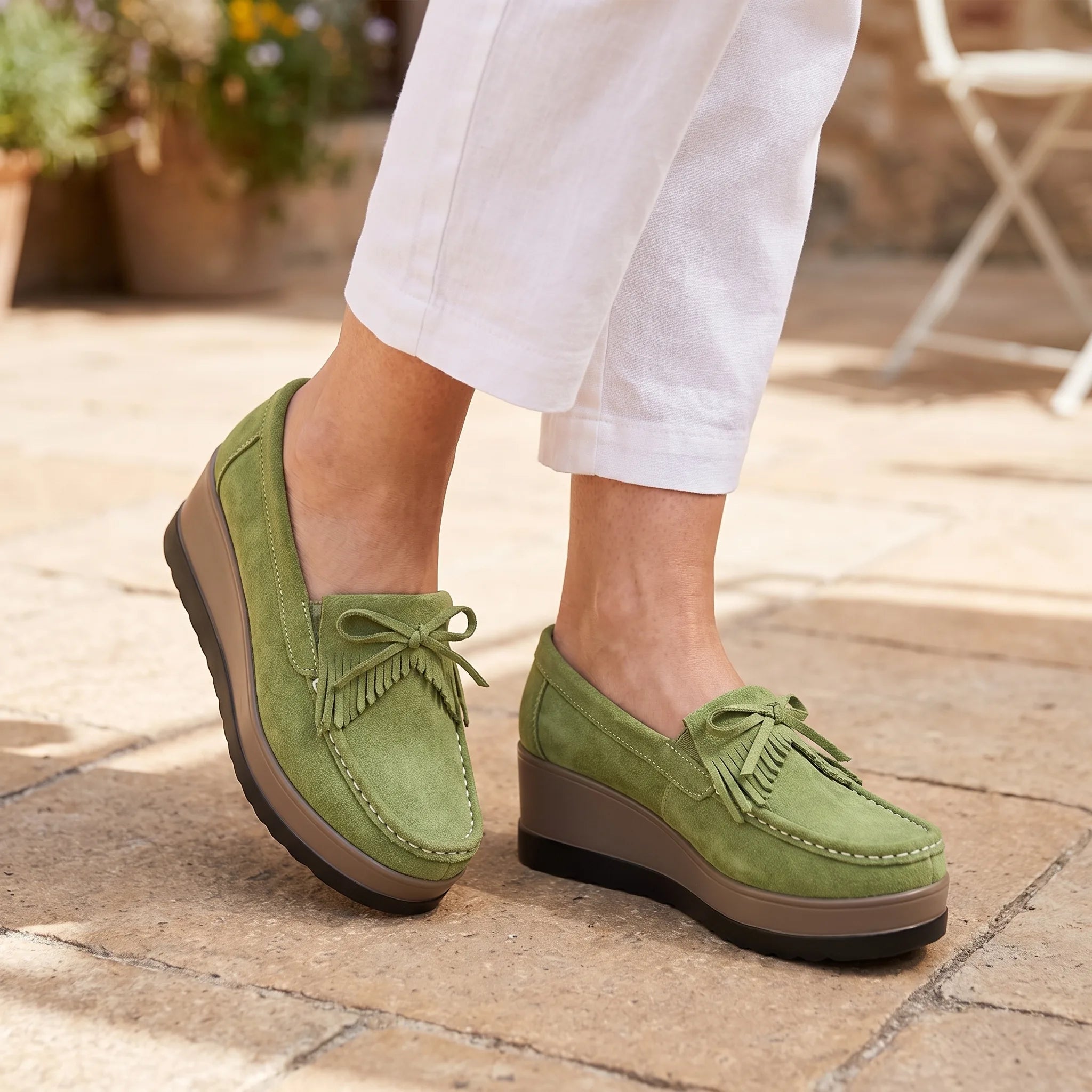 Mocassins Compensés À Franges En Daim - On-foot — Top-down Worn View Image