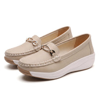 Mocassins Compensés Ajourés Et Détails Boucles Dorées Pour Femme - Studio — Front 3/4 Pair