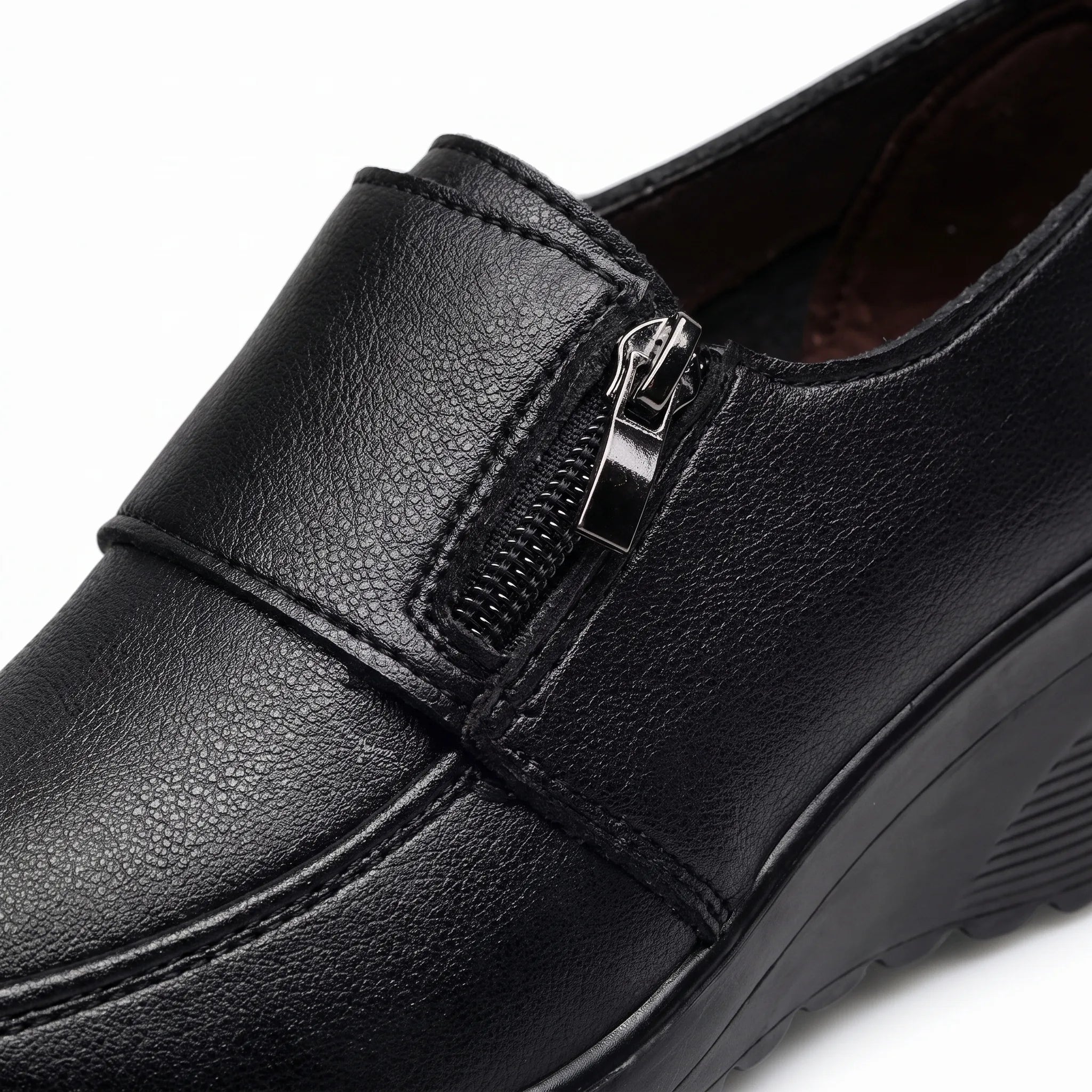 Mocassins Compensés Confortables Cuir Noir Pour Femmes - Studio — Detail Close-up Image