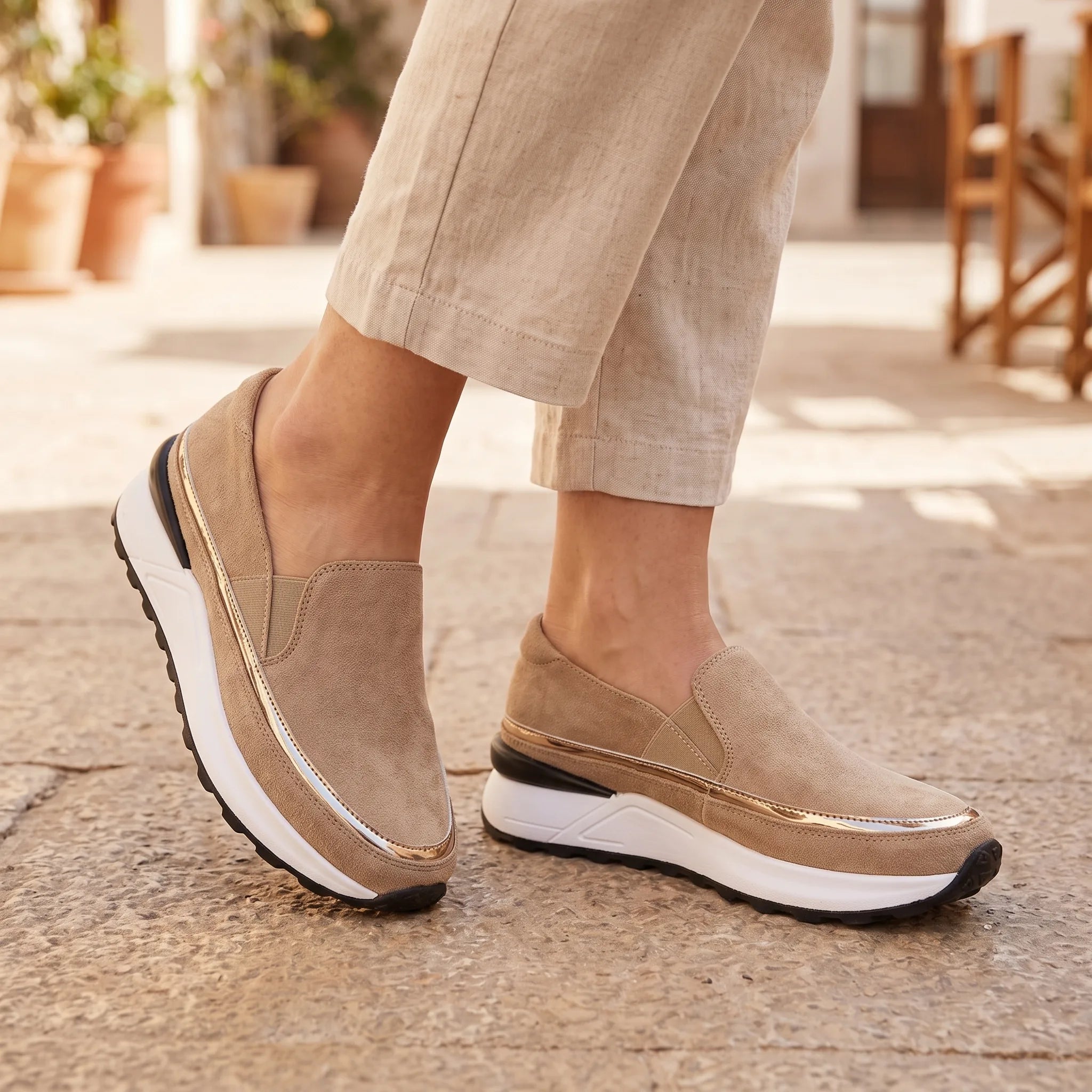 Mocassins Daim À Plateforme Compensée - On-foot — Top-down Worn View Image