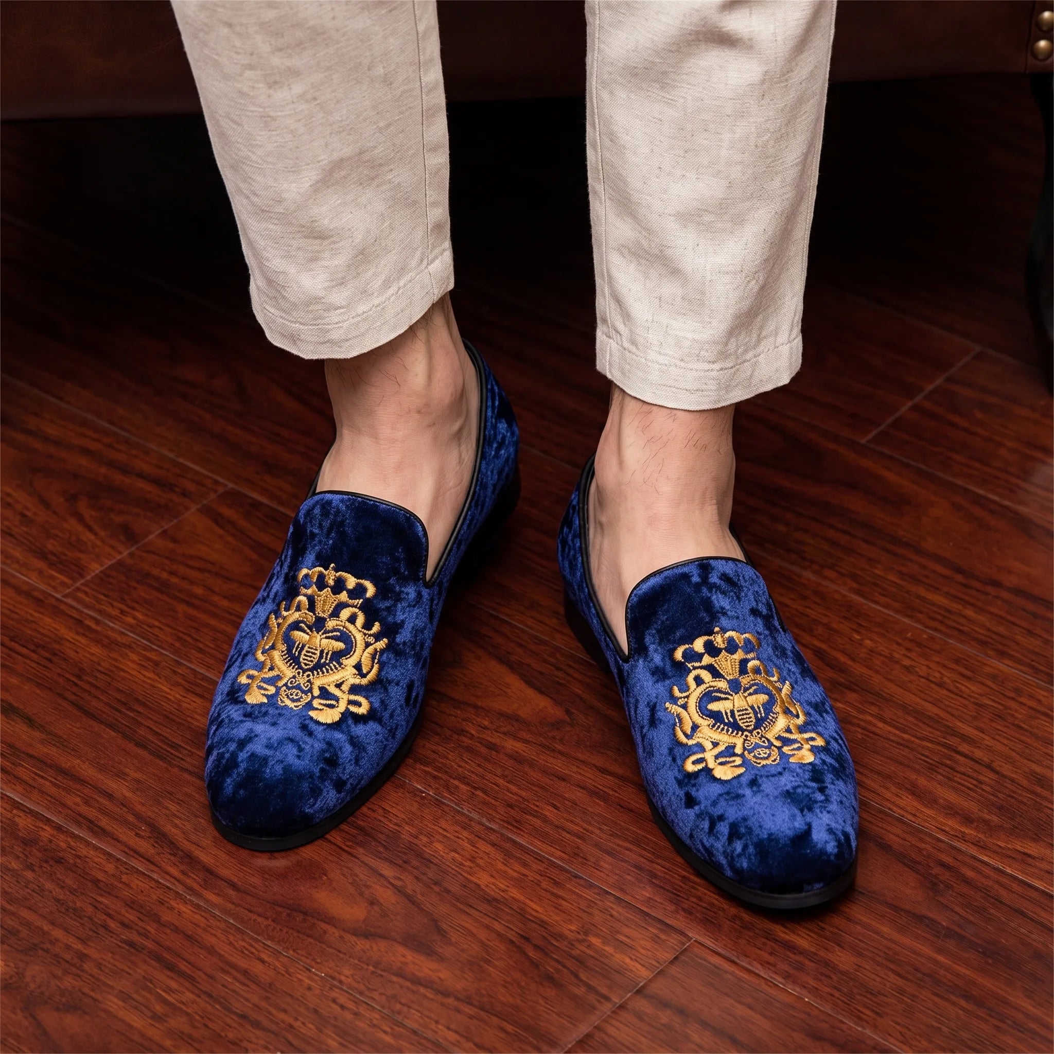 Mocassins Effet Velours Brillant Avec Broderie Fleurie Et Sequins - On-foot — Top-down Worn View Image