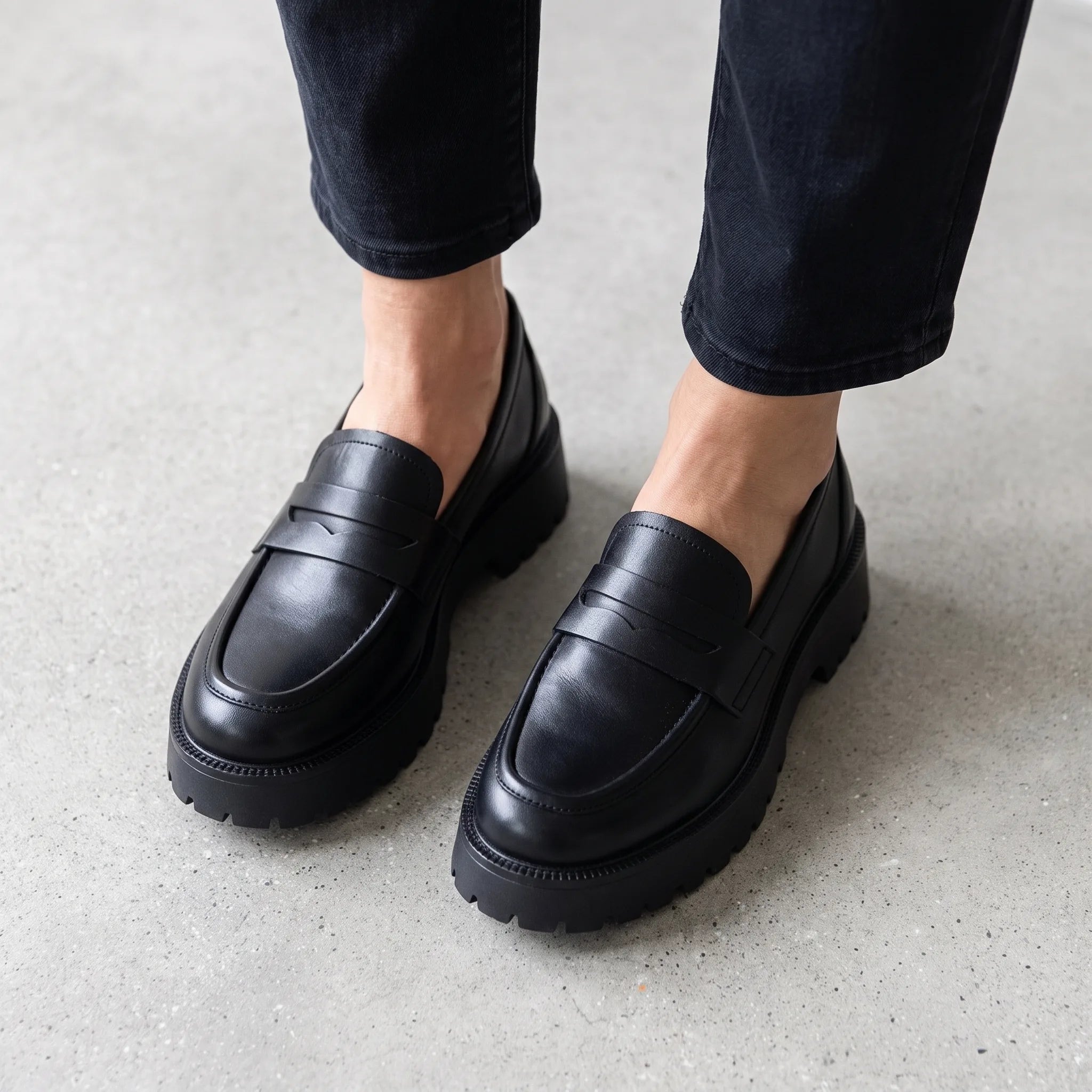 Mocassins En Cuir À Plateforme Pour Femmes - On-foot — Top-down Worn View Image