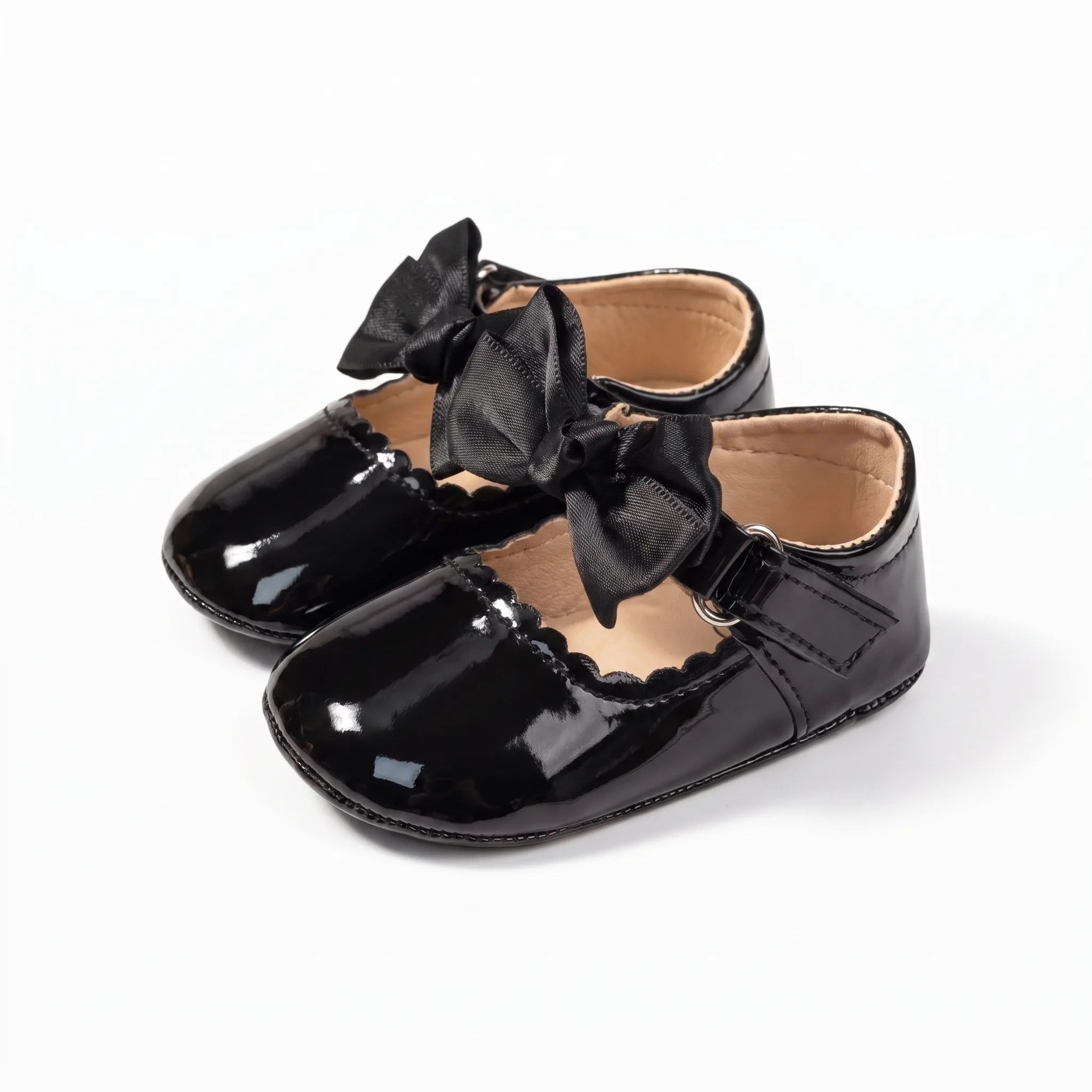 Mocassins En Cuir Avec Gros Nœud Pour Bébé Fille - Studio — Front 3/4 Pair