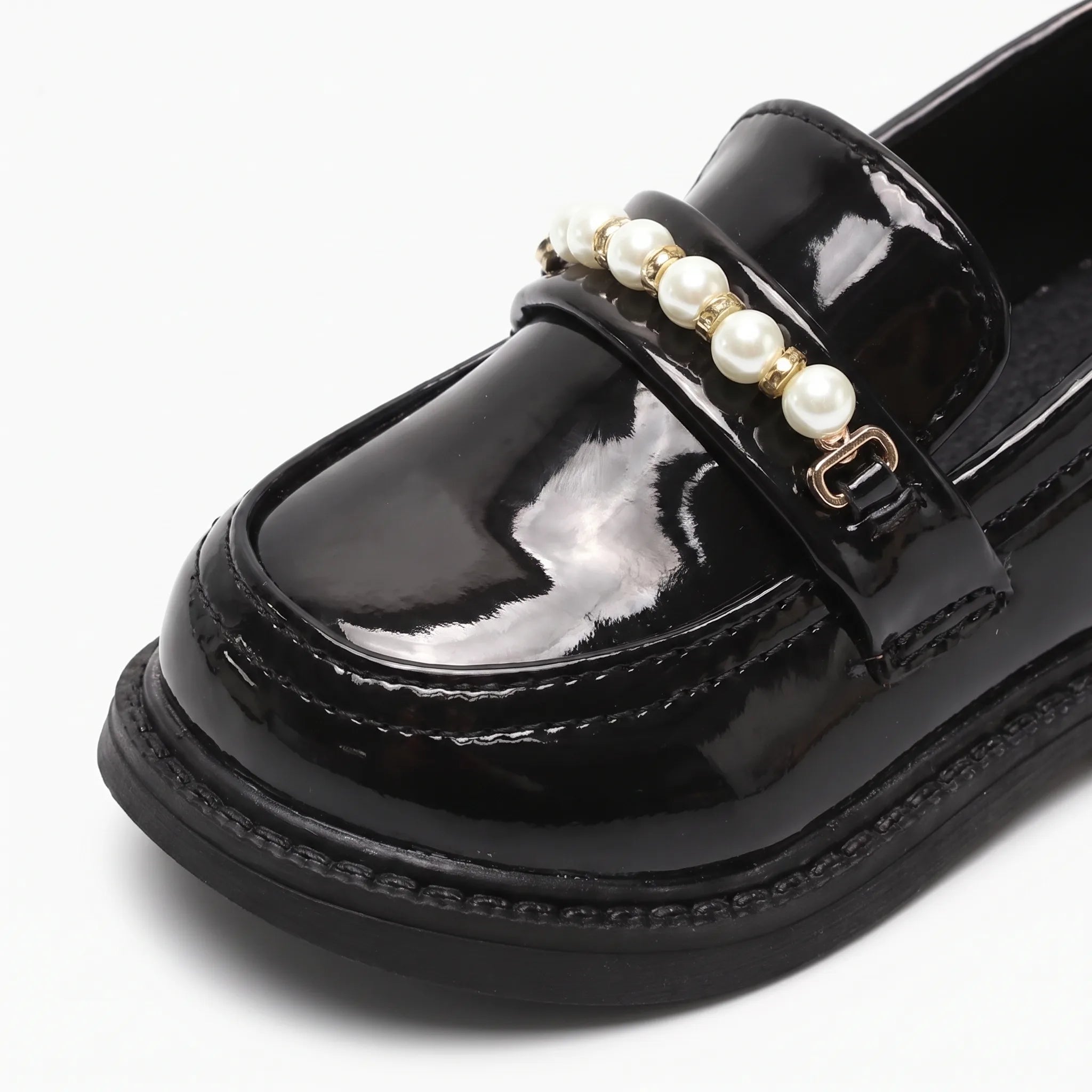 Mocassins En Cuir Et Perles Pour Filles - Studio — Detail Close-up Image