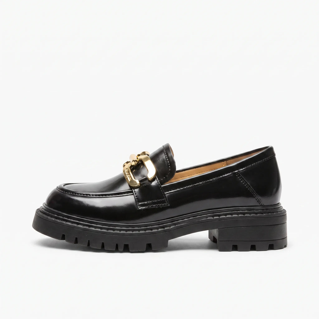 Mocassins En Cuir Verni Pour Femme Avec Chaîne Dorée Décorative - Studio — Side Profile