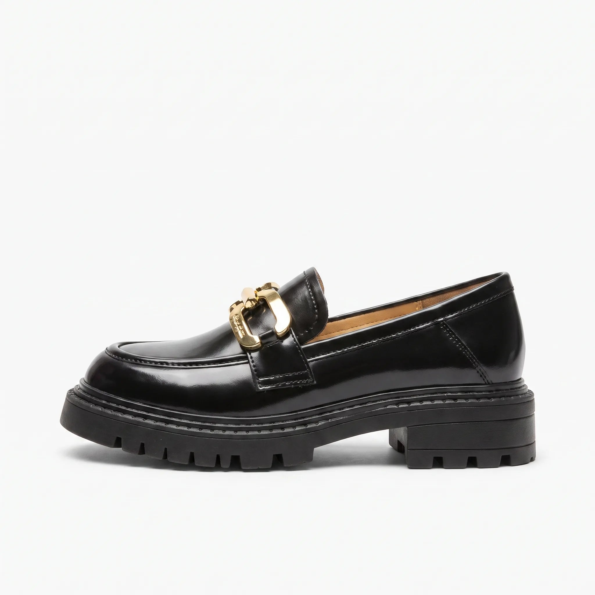 Mocassins En Cuir Verni Pour Femme Avec Chaîne Dorée Décorative - Studio — Side Profile
