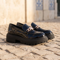 Mocassins En Cuir Verni Pour Femmes Avec Design De Cœur - Lifestyle — Mediterranean Editorial